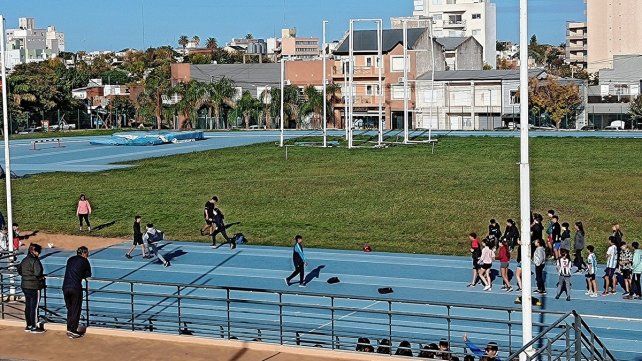 Competencias. De atletismo tendrán lugar en el Centro de Educación Física Nº3 "Profesor Hugo Mario La Nasa”. Competencias. De atletismo tendrán lugar en el Centro de Educación Física Nº3 "Profesor Hugo Mario La Nasa”.