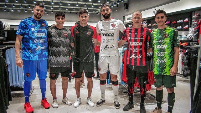 Los jugadores de Patronato Julio Salvá, Valentín Villarreal, Augusto Picco, Martín Ferreyra, Arnaldo González y Joaquín Barolín. Los jugadores de Patronato Julio Salvá, Valentín Villarreal, Augusto Picco, Martín Ferreyra, Arnaldo González y Joaquín Barolín.