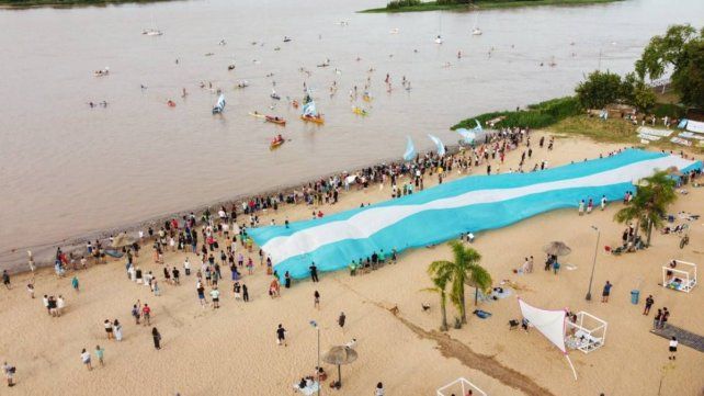 La travesía Salvemos el Paraná y sus humedales pasó por la capital entrerriana La travesía Salvemos el Paraná y sus humedales pasó por la capital entrerriana