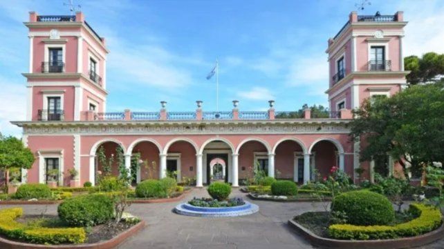 El archivo y biblioteca del Palacio San José son fuentes de consulta permanente para investigadores y estudiantes interesados en la historia del siglo XIX argentino. El archivo y biblioteca del Palacio San José son fuentes de consulta permanente para investigadores y estudiantes interesados en la historia del siglo XIX argentino.