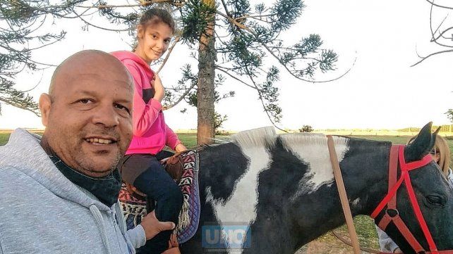 Matías y su esposa adoptaron a Stefy, una niña con discapacidad