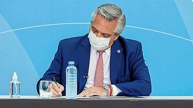 Fernández firmó DNU para regular mecanismo de adquisición de nuevas vacunas