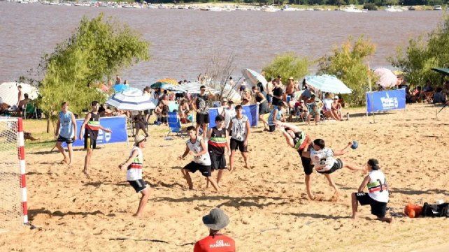 Más de 1340 deportistas pasaron por la Playa Olímpica de Concepción del Uruguay. Más de 1340 deportistas pasaron por la Playa Olímpica de Concepción del Uruguay.