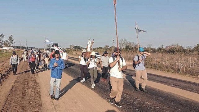 A pie. Días atrás se caminó por El Quebracho pidiendo por los jóvenes de la ciudad.