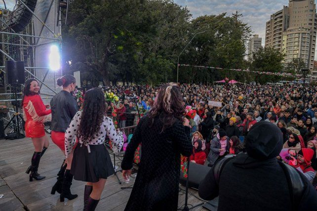 Gildas cerró la jornada con un tributo inolvidable a la música tropical. Gildas cerró la jornada con un tributo inolvidable a la música tropical.