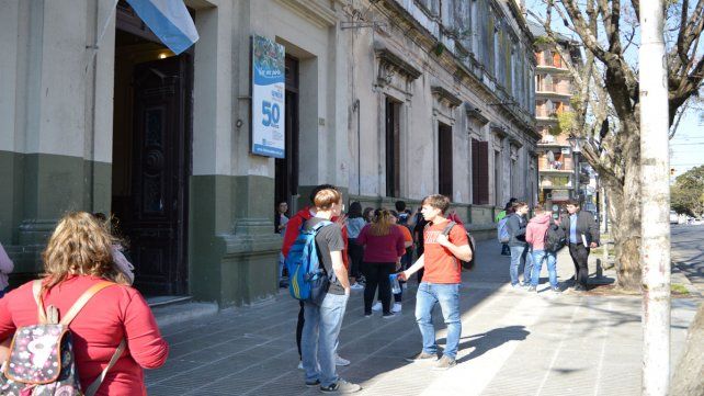 El ingreso a la facultad de Ciencias Económicas. 