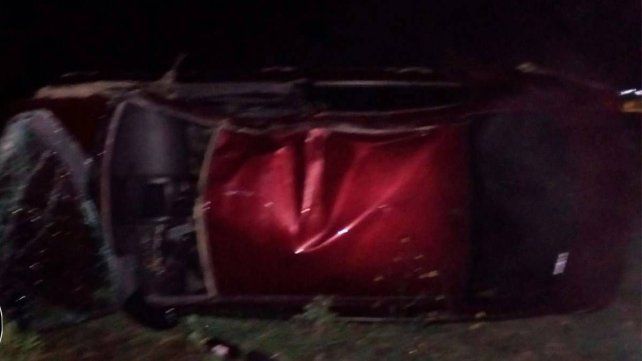 Ruta 11: joven volcó con su auto y fue hospitalizado Ruta 11: joven volcó con su auto y fue hospitalizado