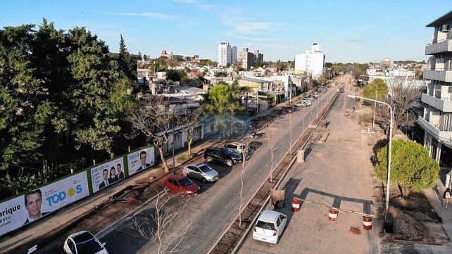 Las imágenes desde el aire permiten ver el avance de la obra en la calle Racedo de Paraná. Imágenes de UNO/Juan Ignacio Pereira.
