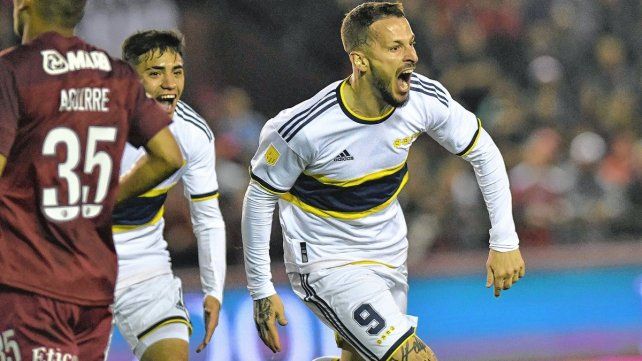 Boca Juniors derrotó 1 a 0 a Lanús con gol de Benedetto y es, hasta que juegue Atlético Tucumán, el único puntero del campeonato.