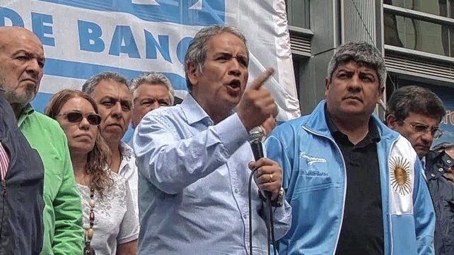 El gremio que conduce Sergio Palazzo anunció una medida de fuerza en tres bancos privados.