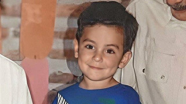 Andrés nació y creció en Paraná, y quiso difundir sus fotos de niño por si alguien halla algún parecido y puede dar así con sus orígenes Andrés nació y creció en Paraná, y quiso difundir sus fotos de niño por si alguien halla algún parecido y puede dar así con sus orígenes