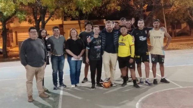 Jugar al futsal es posible gracias al esfuerzo de Paradar. Jugar al futsal es posible gracias al esfuerzo de Paradar.