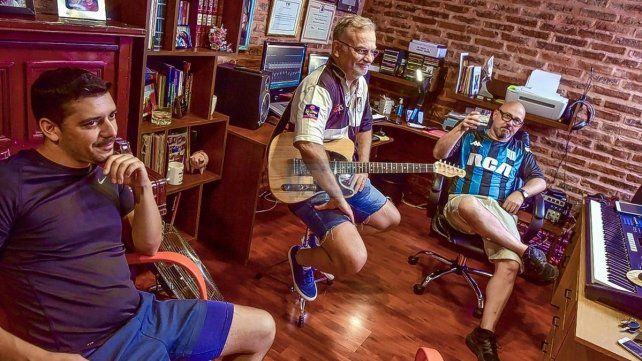 Genitales Argentinos trabaja en su cuarto álbum, pero hizo una pausa para pasar por Luz, cámara y a jugar.
