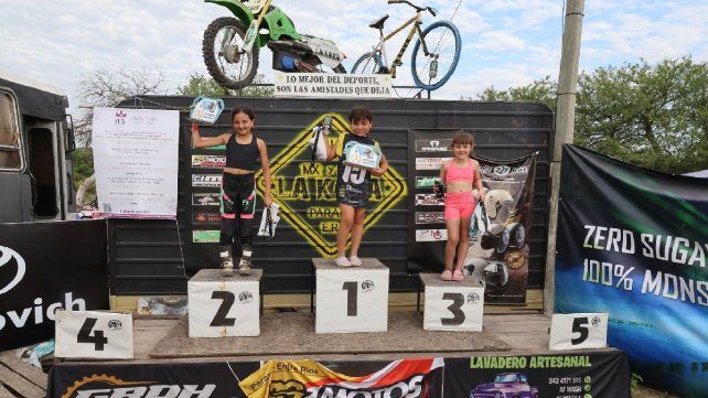 La Kava se vistió de fiesta y disfrutó el Desafío Enduro Race. La Kava se vistió de fiesta y disfrutó el Desafío Enduro Race.