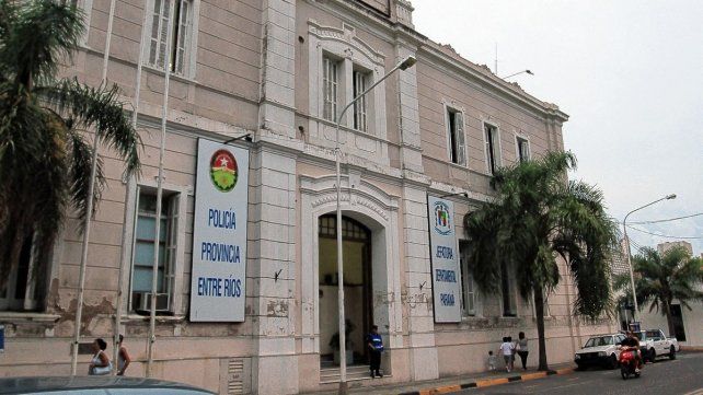 Sextorsión en Paraná: robaron el celular con fotos íntimas a un hombre y lo extorsionaron. La policía dio con los autores del hecho