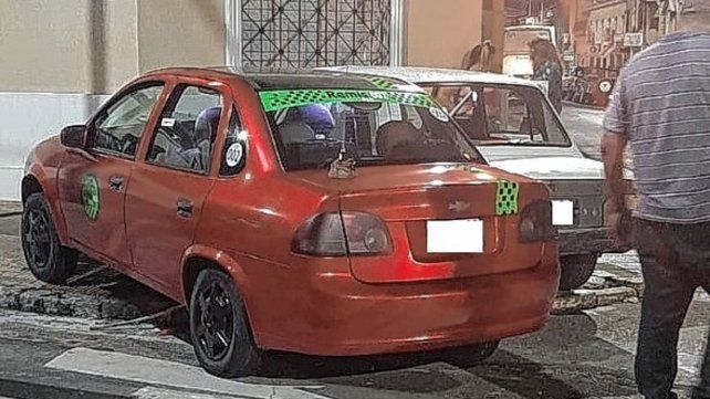 El choque y colisión contra la vivienda se produjeron este sábado en la esquina de Salta y La Paz de Paraná