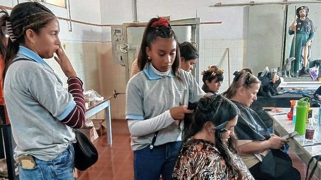El taller de peluqiería en la Escuela Los Nazarenos brinda la posibilidad de una salida laboral El taller de peluqiería en la Escuela Los Nazarenos brinda la posibilidad de una salida laboral