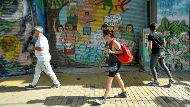 Los sobrevivientes de la mascare de Cromañón, en medio de un escenario de angustia y lucha constante, reclaman a 20 años del suceso que les cambió la vida que se deje de “estigmatizarlos” y que apoyen la “militancia”. Los sobrevivientes de la mascare de Cromañón, en medio de un escenario de angustia y lucha constante, reclaman a 20 años del suceso que les cambió la vida que se deje de “estigmatizarlos” y que apoyen la “militancia”.
