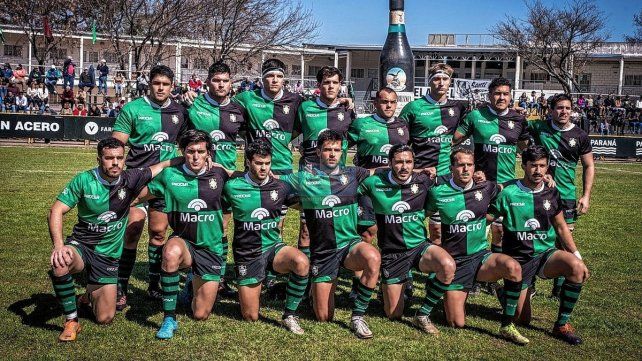 Román Pretz, primero arriba a la izquierda, jugará en Dogos XV.