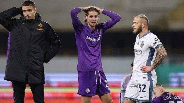 Matías Moreno, Andrea Colpani y Federico Dimarco, conmocionados por la grave situación de Bove. Matías Moreno, Andrea Colpani y Federico Dimarco, conmocionados por la grave situación de Bove.