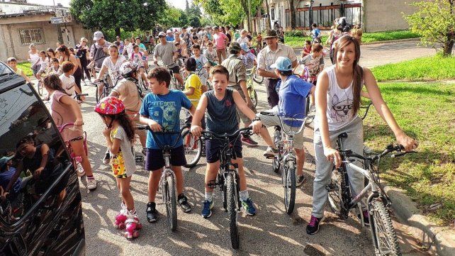 La parroquia Santo Domingo Savio invita a pedalear en familia. La parroquia Santo Domingo Savio invita a pedalear en familia.