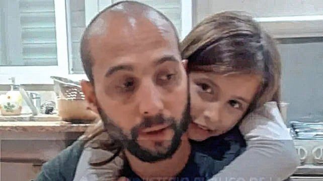 El sábado se emitió pedido de paradero de un padre y su hija que desaparecieron tras dejar su casa en Carcarañá. Después se supo que la madre es la reconocida folclorista Roxana Carabajal