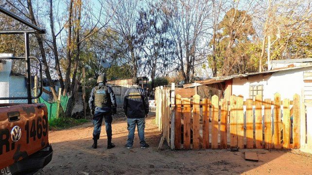 Esta mañana hubo un allanamiento en el barrio Villa Itapé y luego detuvieron a un implicado en la trama del homicidio.