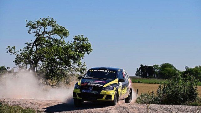 Guillermo Pitón arriba en Libertador San Martín. Guillermo Pitón arriba en Libertador San Martín.