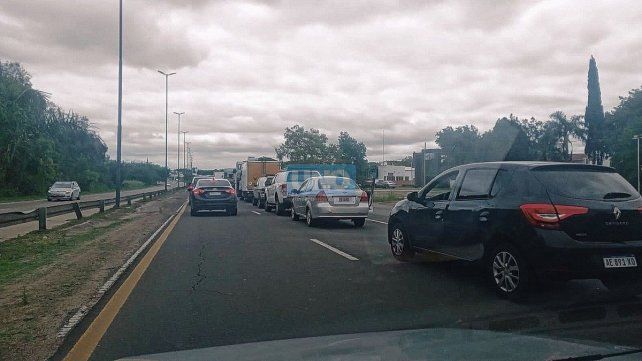 Por el corte en el Túnel se formaron largas filas de vehículos Por el corte en el Túnel se formaron largas filas de vehículos