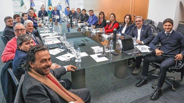 Los gobernadores que se reunión este lunes en Buenos Aire, entre ellos estuvo Rogelio Frigerio. Los gobernadores que se reunión este lunes en Buenos Aire, entre ellos estuvo Rogelio Frigerio.