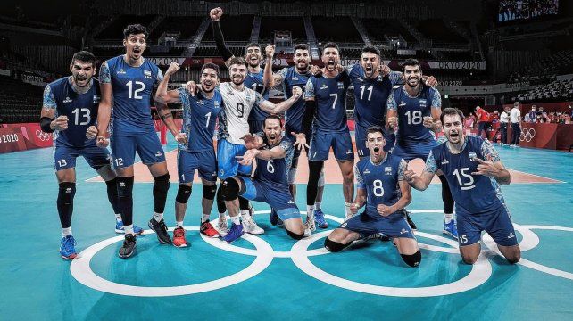 El seleccionado argentino masculino de vóley viajará este martes a Brasilia, donde mañana comenzará a participar en el Campeonato Sudamericano clasificatorio al Mundial 2022.