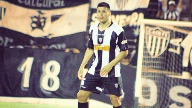 Nicolás Torres inició la temporada del Federal A luciendo la camiseta de Chaco For Ever. 