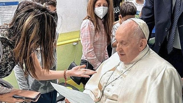 Francisco. Saldrá este viernes del Policlínico para seguir su recuperación en el Vaticano. Francisco. Saldrá este viernes del Policlínico para seguir su recuperación en el Vaticano.