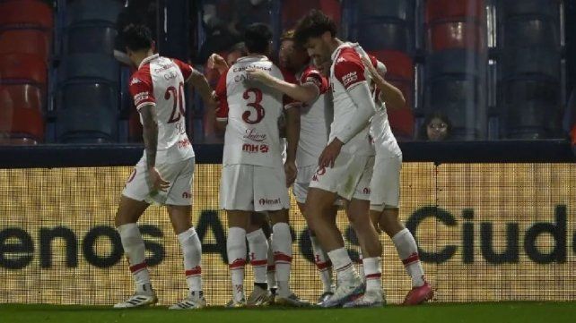 Huracán pegó primero y ganó tres puntos. Huracán pegó primero y ganó tres puntos.