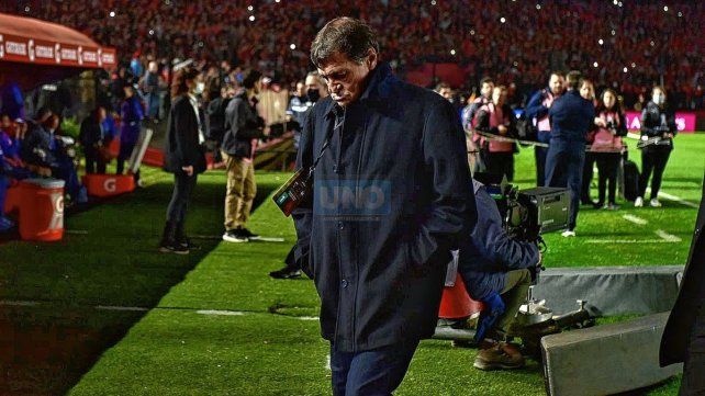 Julio César Falcioni dejó de ser el entrenador de Colón.