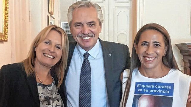 Reunión. El presidente recibió a distintas fundaciones y asociaciones de todo el país. Laura Petrucci y Laura Temporetti de Fundación Crisálida estuvieron presentes.