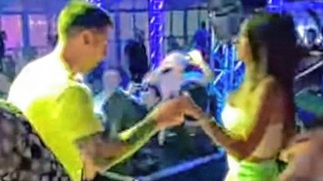 Lionel Messi y Antonela Roccuzzo bailaron con Los Palmeras al ritmo de Bombón asesino