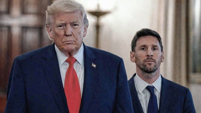 Lionel Messi camina detrás de Donald Trump. Lionel Messi camina detrás de Donald Trump.
