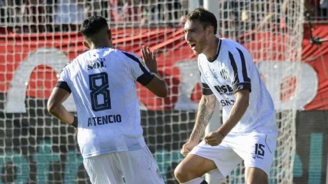 Central Córdoba derrotó a Newell's en Rosario. Central Córdoba derrotó a Newell's en Rosario.