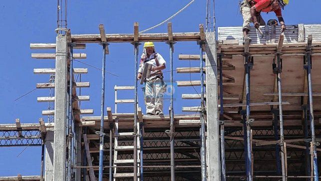 El empleo registrado en el país se expandió un 5% interanual y en la provincia hay 5.700 puestos más que en 2021. Positivo primer semestre