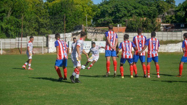 Atlético Paraná y LIbertad protagonizaron una de las llaves de los octavos de final del Torneo Regional Amateur, Región Litoral Sur. 