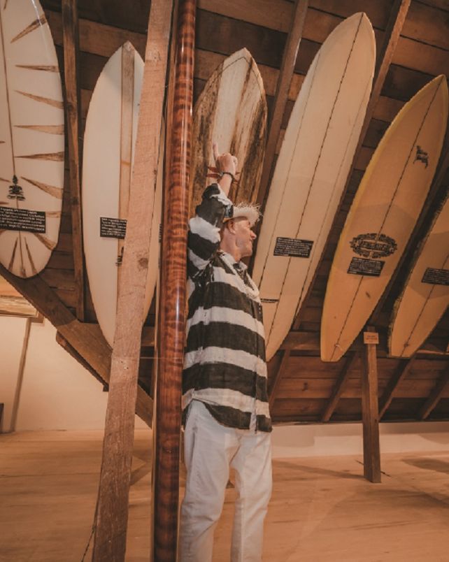 Fernando y algunas de las 144 tablas que ya tiene en el museo. Fernando y algunas de las 144 tablas que ya tiene en el museo.