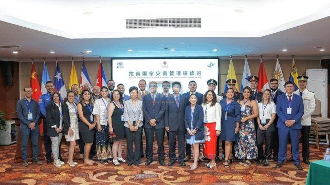 Aarón Mendoza fue uno de los bomberos de Argentina seleccionado para ir a China Aarón Mendoza fue uno de los bomberos de Argentina seleccionado para ir a China