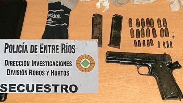 La Policía realizó allanamientos y secuestró un arma y balas por las balaceras en el barrio El Morro de Paraná. 