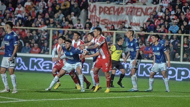 Unión y Racing empataron 1 a 1 en el inicio de la Copa de la Liga para ambos. Unión y Racing empataron 1 a 1 en el inicio de la Copa de la Liga para ambos.