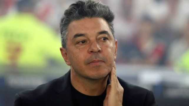 Gallardo y un gesto de descontento que lo tuvo durante todo el partido. Gallardo y un gesto de descontento que lo tuvo durante todo el partido.