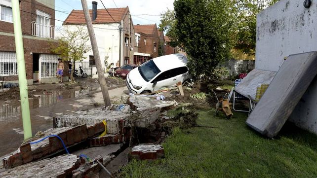 Temporal en Bahía Blanca: 13 muertos y desesperada búsqueda de desaparecidos Temporal en Bahía Blanca: 13 muertos y desesperada búsqueda de desaparecidos