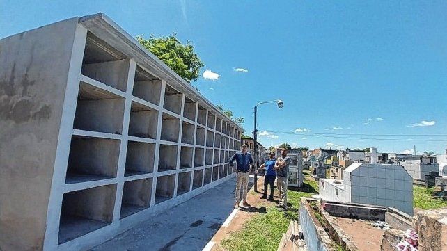 Ante el dengue, en el cementerio municipal de Feliciano sólo se podrá colocar arena húmeda en los floreros Ante el dengue, en el cementerio municipal de Feliciano sólo se podrá colocar arena húmeda en los floreros