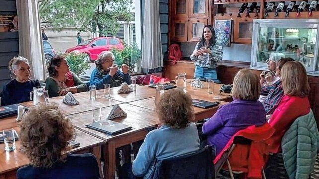 Café del Encentro: en Paraná surgió una iniciativa tan sencilla como profundamente humana: crear un espacio para encontrarse, conversar y volver a sentirse parte Café del Encentro: en Paraná surgió una iniciativa tan sencilla como profundamente humana: crear un espacio para encontrarse, conversar y volver a sentirse parte
