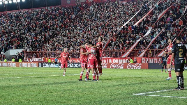 Argentinos derrotó a Independiente del Valle y arrancó con el pie derecho.